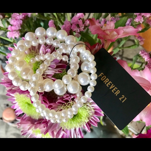 Forever 21 faux pearl bracelet - Picture 3 of 4